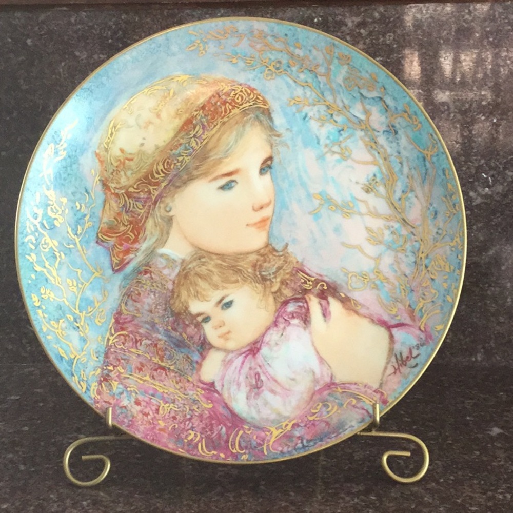 Edna Hibel Mother’s Day Plate 1986